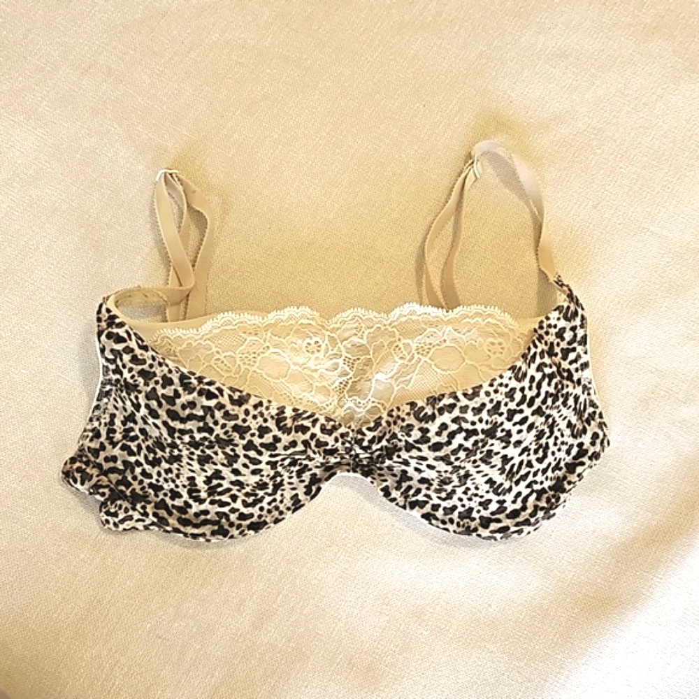 Victoria’s Secret Push Up Lace Dentelle Bra White & Leopard Print 32C
